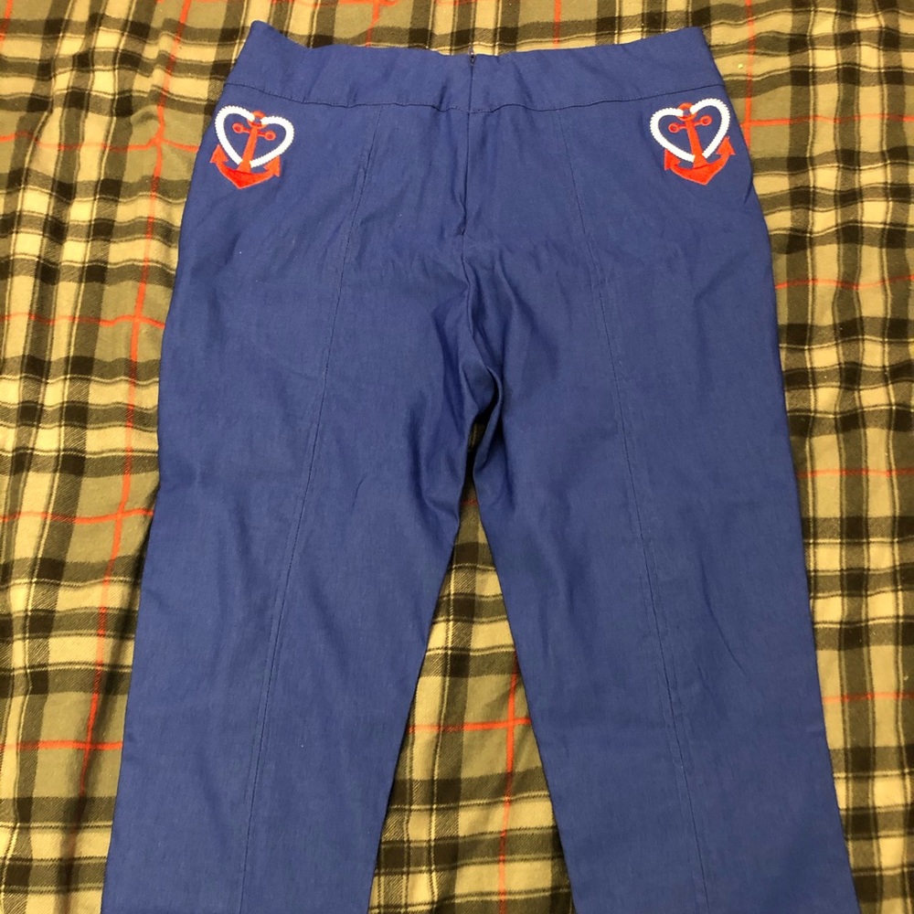 Capris - Picture 3 of 4